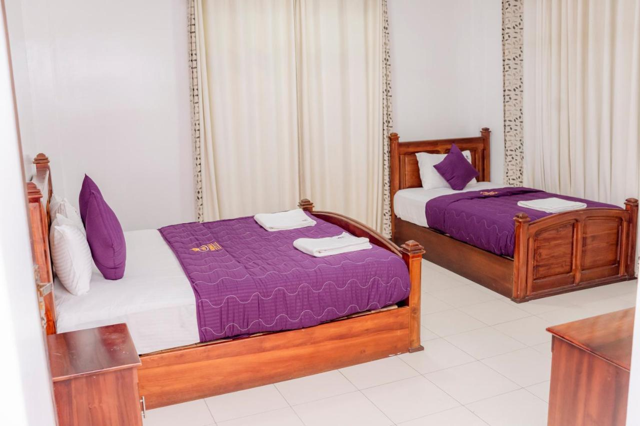 Ronaka Airport Transit Hotel Katunayaka Exteriör bild