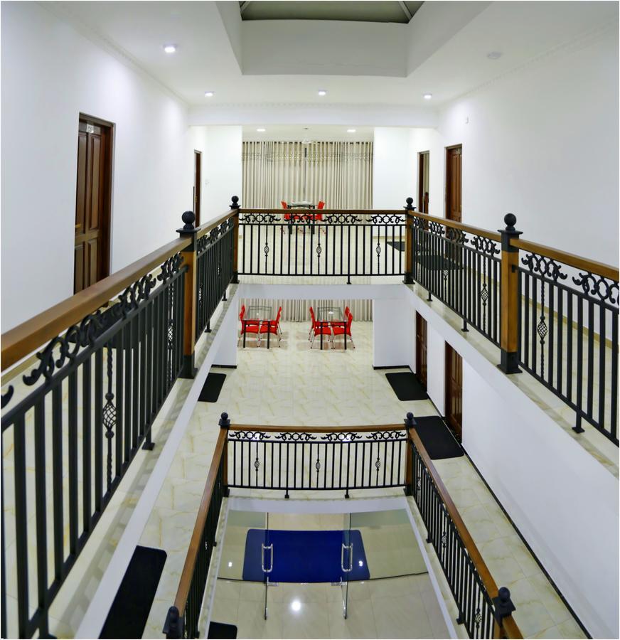 Ronaka Airport Transit Hotel Katunayaka Exteriör bild